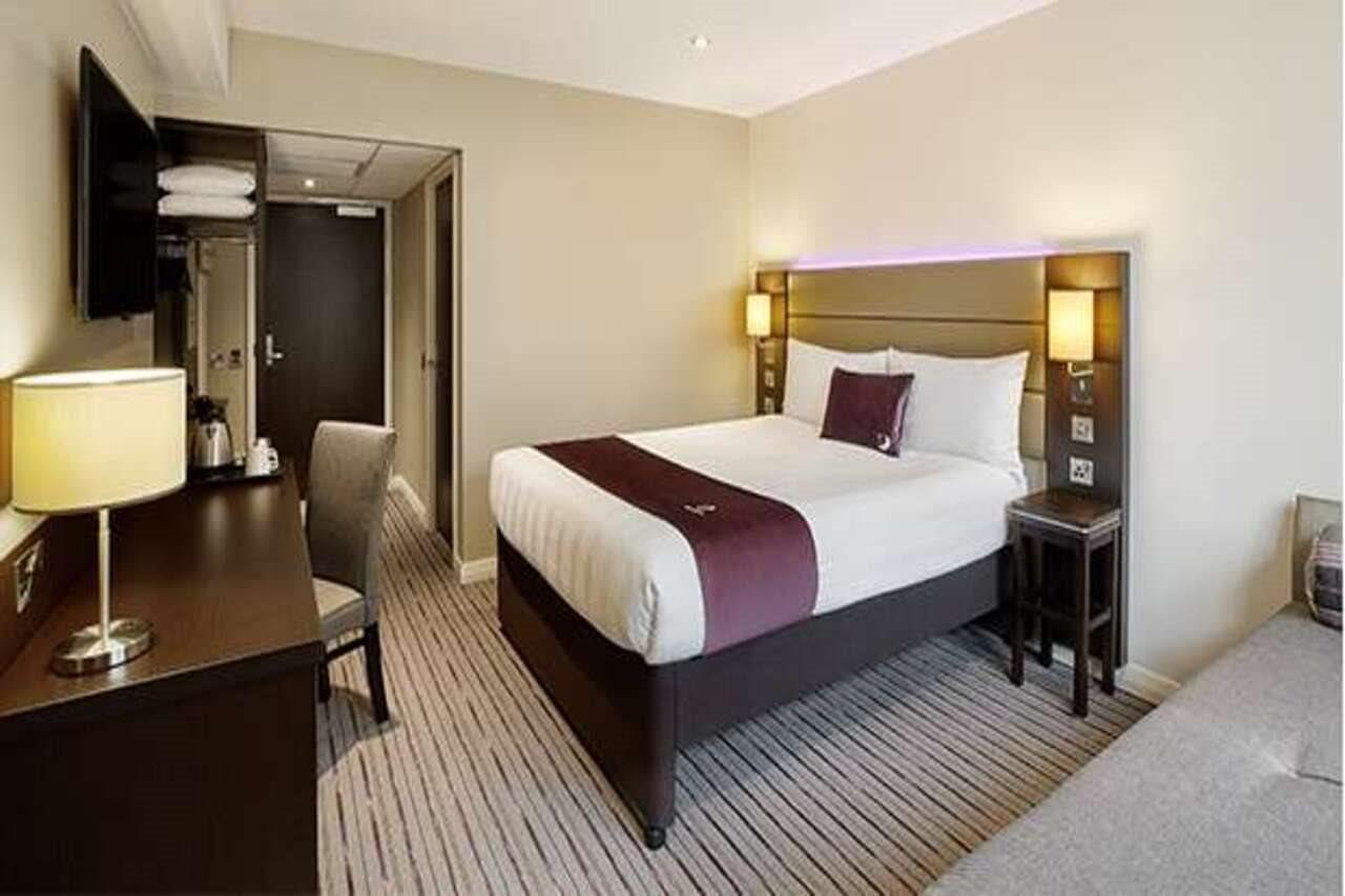 Premier Inn วินเนอร์ช ภายนอก รูปภาพ